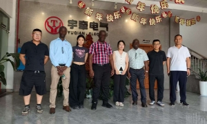 國(guó)外客戶(hù)蒞臨考察，深入了解后當(dāng)場(chǎng)簽訂湘潭電機(jī)車(chē)采購(gòu)合同