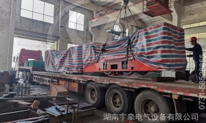 一批雙駕駛室8噸防爆蓄電池電機車裝車發(fā)貨